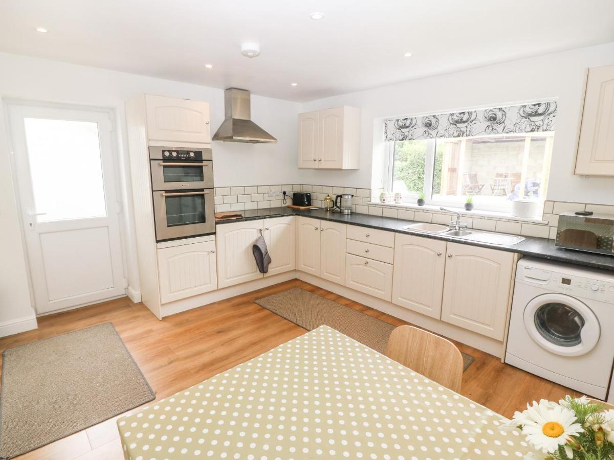 3 Green Terrace Gaerwen Экстерьер фото
