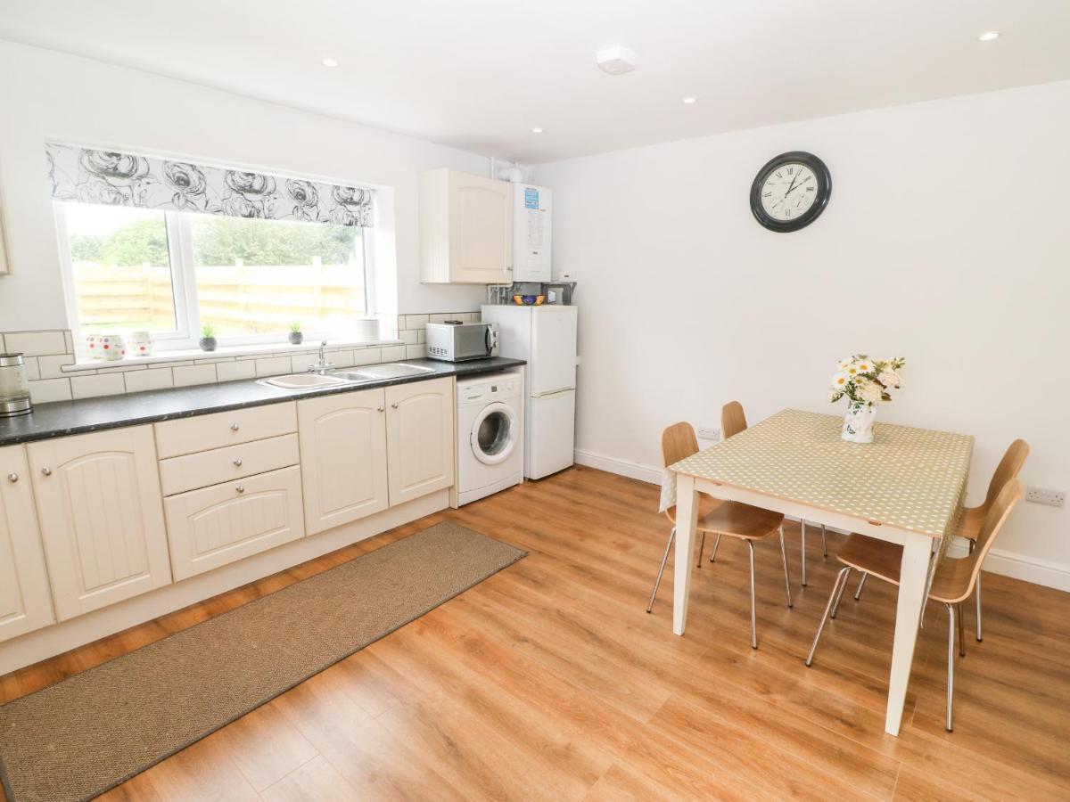 3 Green Terrace Gaerwen Экстерьер фото
